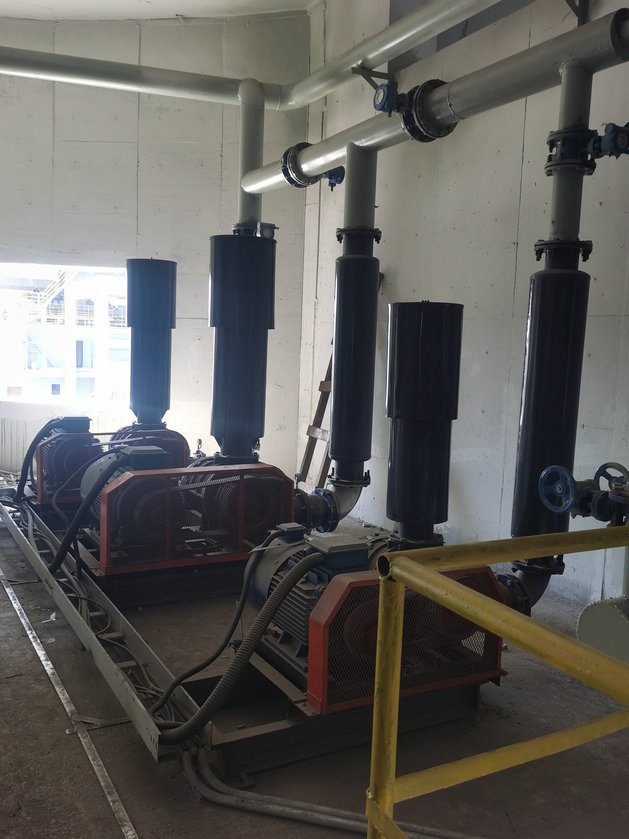 奧鼓羅茨風機鋼板倉使用現(xiàn)場